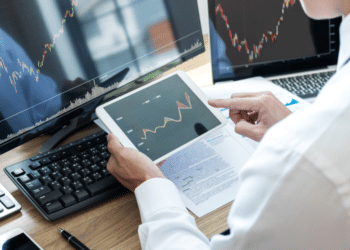 O principal erro que investidores cometem ao entrar no mercado de valores.